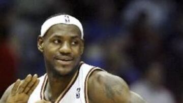 <b>EL HEREDERO.</b> Tras un buen par de temporadas, James ha demostrado de lo que es capaz, aunque todavía le queda un largo trecho para merecerse ser conocido como el sustituto de Jordan.