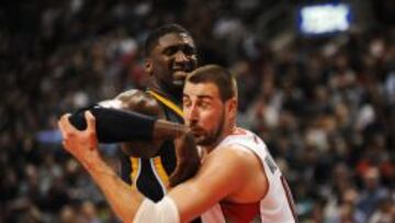 Roy Hibbert pelea con Jonas Valanciunas por hacerse con la posici&oacute;n. 