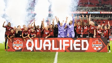 Las jugadoras de Canadá, vigente campeona olímpica, celebran su billete a los Juegos de París 2024.