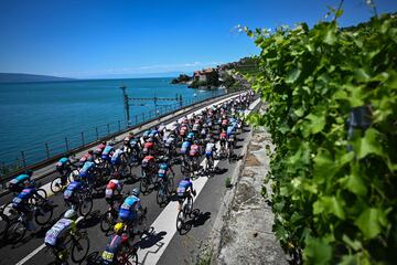 El pelotón durante la novena etapa del Tour de Francia 2022.