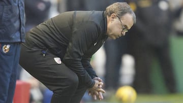 Bielsa contempla desde la zona t&eacute;cnica un partido en su etapa como entrenador del Athletic.