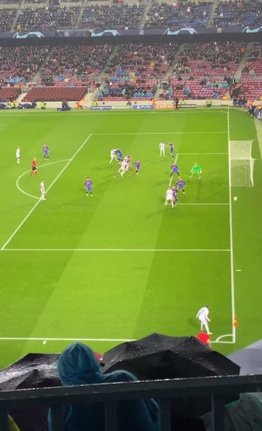 La pol¨¦mica del Bar?a-Benfica: gol anulado a Otamendi, posible penalti a Memphis...