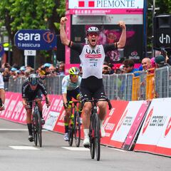 Tao dice adiós al Giro, Thomas y Roglic sobreviven y Ackermann gana