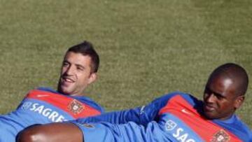 Queiroz puede sacar a Simao y Miguel porque conocen la Liga española