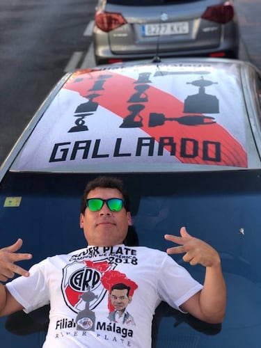 El "Muñemóvil", el auto de un hincha de River en Málaga dedicado a Gallardo
