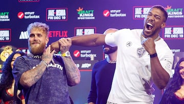 Jake Paul y Anthony Joshua en la conferencia de prensa.