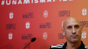 El presidente de la Real Federación de España de Fútbol, Luis Rubiales durante la presentación del partido contra el racismo entre España y Brasil.