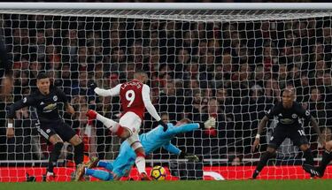 Dave saves, again and again... De Gea equals Tim Krul's record