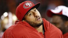 Colin Kaepernick, en la banda, su lugar natural este a&ntilde;o en San Francisco.