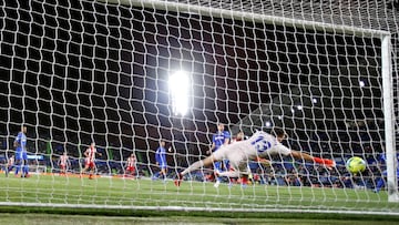 Momento en el que Luis Suárez marca el gol de la victoria en Getafe, en el 90'.