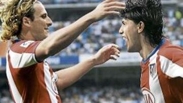 <b>SE ENTIENDEN. </b>El Kun y Forlán son la tercera mejor pareja goleadora europea y la segunda de España.