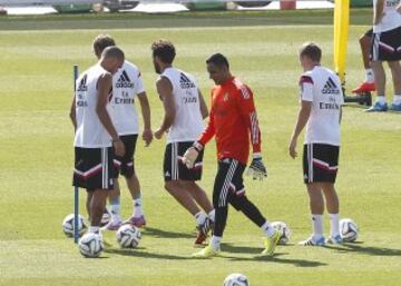 Keylor Navas junto a sus compañeros.