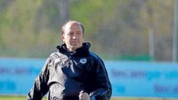 <b>VUELTA AL TRABAJO. </b>Lotina dirigió ayer a sus hombres en Abegondo después de tres días de descanso.