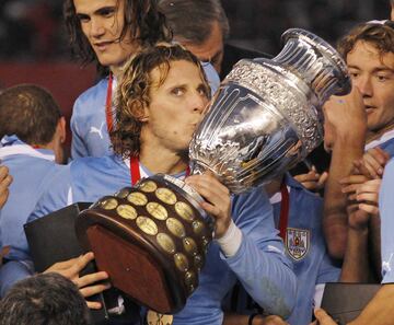 Fue convocado también en las sucesivas Copas de América del 2004, 2007 y 2011. En esta última, Uruguay fue la ganadora.
