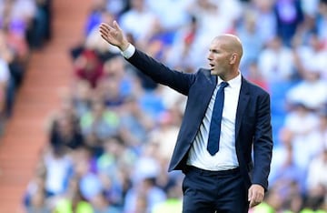 Zidane se adentró al Camp Nou con apenas 12 partidos al frente del Real Madrid. El partido se vivió con intensidad, pero el campeón del mundo en Francia 98 salió con la victoria gracias a las anotaciones de Cristiano Ronaldo y Karim Benzema.