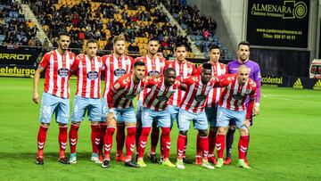 Los jugadores del CD Lugo posan antes de un partido.