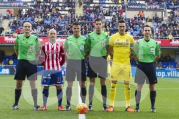 El árbitro Gil Manzano acompañado por sus asistentes Nevado Rodríguez y Núñez Fernández, el cuarto árbitro Lax Franco y los capitanes Lora y Mario Gaspar.