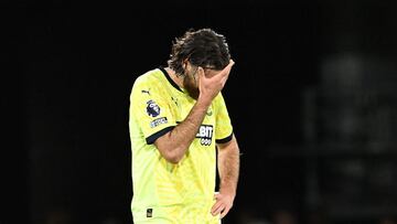 Bournemouth v Southampton Premier League 30/09/2024. Ben Brereton Diaz 17 of Southampton looks dejected at full time during the Premier League match between Bournemouth and Southampton at the Vitality Stadium, Bournemouth, England on 30 September 2024. Bournemouth Vitality Stadium Dorset England Editorial use only DataCo restrictions apply See www.football-dataco.com , Copyright: xGrahamxHuntx PSI-20521-0096