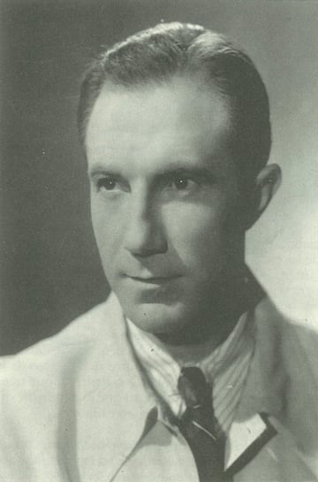 Santiago Bernabéu lo contrata como entrenador del Real Madrid durante la temporada 1945/46 y, se proclama campeón de Copa, pero no renueva con el club blanco. En la temporada 47/48 vuelve a dirigir el banquillo blanco pero con apenas diecisiete jornadas es cesado 