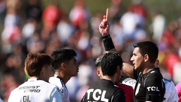 Ni Colo Colo ni la U: el equipo que sufrió menos con las expulsiones en Chile en los últimos 10 años