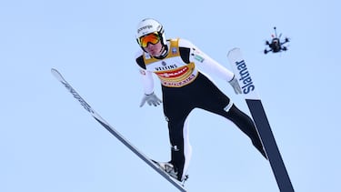 El esloveno Domen Prevc ejecuta uno de sus saltos en Garmisch-Partenkirchen.