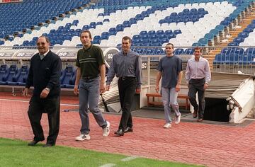 En octubre de 2001, para homenajearle, AS reunió en el césped del mitificado estadio madridista a la leyenda y a su generosa herencia. José Luis, Toñín, Paco y Julio, sus cuatro sobrinos de lujo, sus cuatro caprichos, el póker genético que ha permitido eternizar con la camiseta blanca los apellidos de una saga singular: Los Llorente-Gento.