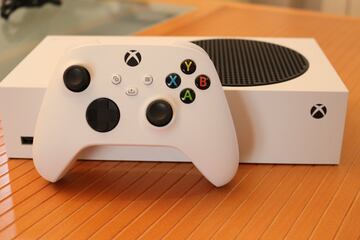 Xbox Series S en todo su esplendor: consola y mando al detalle