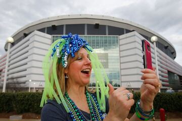 Esperanza Aguirre aprovechó para hacerse un selfie en la Gran Vía de Seattle. Vemos el Primark al fondo.