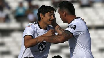 Futbol, Noche Alba 2020
Matias Fernandez, izquierda, es saludado por Esteban Paredes durante la Noche Alba de Colo Colo ralizada en el estadio Monumental de Santiago, Chile
05/01/2020
Andres Pina/Photosport
Football, Colo Colo's players presentation
Matias Fernandez, left, is saluted by Esteban Paredes during the Colo Colo presentation ceremony called Noche Alba held at the Monumental stadium in Santiago, Chile.
05/01/2020
Andres Pina/Photosport