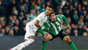 Eder Militao of Real Madrid and Borja Iglesias of Real Betis during the La Liga match between Real Betis v Real Madrid played at Benito Villamarin Stadium on March 5, 2023, in Sevilla, Spain. (Photo by Antonio Pozo / Pressinphoto / Icon Sport)