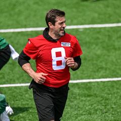 Aaron Rodgers sufre lesión durante entrenamientos de los New York Jets