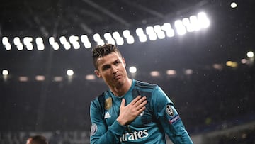 Hubo una época en el que los portugueses dominaban las alineaciones del Real Madrid. Y es que hasta 5 jugadores lusos han vestido la camiseta blanca, 4 de ellos coincidieron en la misma época. Cristiano Ronaldo, Pepe, Coentrao y Carvalho. De hecho, era muy habitual que jugaran de inicio los partidos, monopolizando la alineación blanca. Sin duda, Cristiano Ronaldo es uno de los jugadores históricos del Real Madrid, por ser el máximo goleador y conquistar 16 títulos. Por su parte, Carlos Alberto fue el primer portugués en llegar, jugó 2 temporadas en el equipo (1995 hasta 1997). Otra leyenda portuguesa fue Luis Figo, tras su traspaso del Barcelona, quien conquistó 7 títulos.