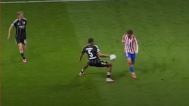 “Es penalti claro, Amenda mueve la mano hacia el balón”