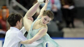 La patinadora canadiense Alexandra Paul y su compañero Mitchell Islam compiten durante el Skate Canada International de Kingston, Ontario, en 2010.