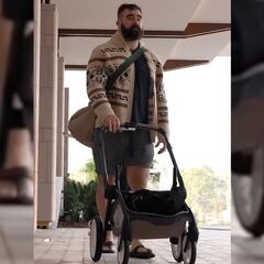 Jason Kelce’s flip-flops made it to Orlando for the Pro Bowl