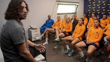Visita sorpresa de Puyol al Barça femenino antes del Clásico: "Es difícil ganar después de ganar"