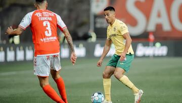 Juan Delgado en acción, defendiendo al Paços Ferreira en un encuentro de la Primeira Liga de Portugal.