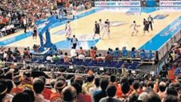 <b>PARTIDAZO. </b>Gran ambiente en el Palacio de Deportes sevillano y gran espectáculo en la cancha. España firmó su vigésimo octavo triunfo consecutivo.