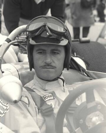 El piloto de la Gran Bretaña, Graham Hill, se llevó el triunfo en el Gran Premio de México un 3 de noviembre de 1968. Manejaba un Lotus Type 49B, motor Ford-Cosworth V8 de 2,998 cc