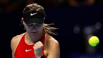 Tennis - Billie Jean King Cup Finals - Quarter Finals - Spain v Ukraine - Shenzhen Bay Sports Centre Arena, Shenzhen, China - September 17, 2025 Spain's Paula Badosa reacts during her singles match against Ukraine's Elina Svitolina REUTERS/Tingshu Wang
