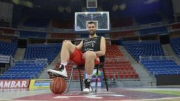 ESPÍRITU. San Emeterio apela al carácter y al calor de la grada.