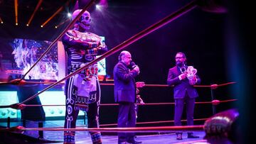 El Terrible durante la conferencia de prensa en la Arena México