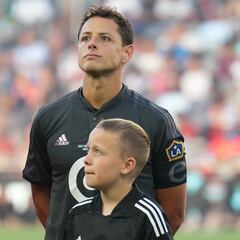 Representante de Chicharito viajaría para cerrar trato con Chivas