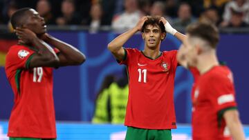 Portugal's forward #11 Joao Felix (C) react before a penalty shoot-out during the UEFA Euro 2024 quarter-final football match between Portugal and France at the Volksparkstadion in Hamburg on July 5, 2024. (Photo by FRANCK FIFE / AFP)