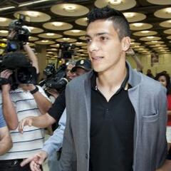 Raúl Jiménez llegó a Lisboa para firmar con el Benfica