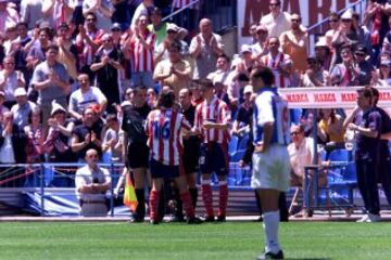 Fue en la segunda parte del partido cuando Fernando Torres salta al terreno de juego en un cambio con Luque autor del único gol de encuentro.