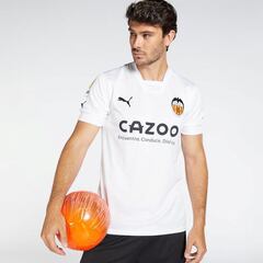 Desvelada la nueva equipación del Valencia