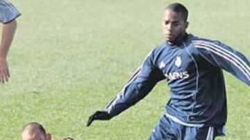 <b>ENSAYO GENERAL. </b>Ni Robinho ni ninguno de sus compañeros se mostraron efectivos ayer.