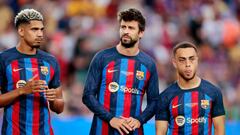 BARCELONA, SPAIN - AUGUST 7: Ronald Araujo of FC Barcelona, Gerard Pique of FC Barcelona Sergino Dest of FC Barcelona  during the Club Friendly   match between FC Barcelona v Pumas at the Spotify Camp Nou on August 7, 2022 in Barcelona Spain (Photo by David S. Bustamante/Soccrates/Getty Images)