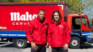 Julio Baptista y Carles Puyol hicieron de repartidores por un día en un acto de Mahou.